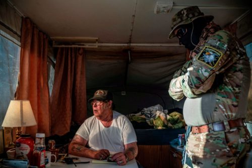 F.B.I. Arrests Leader of Right-Wing Militia That Detained Migrants in New Mexico